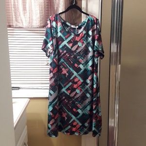 NWOT.  Short sleeved abstract print shift dress